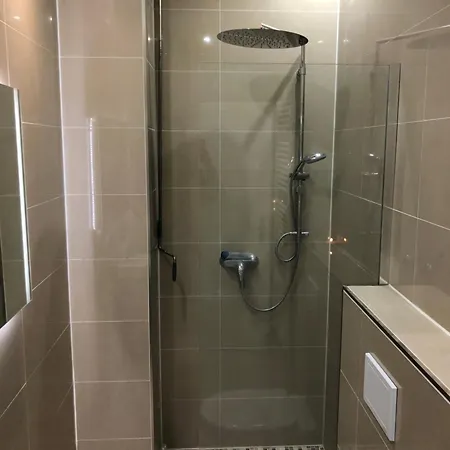 Monteurhaus 5 *